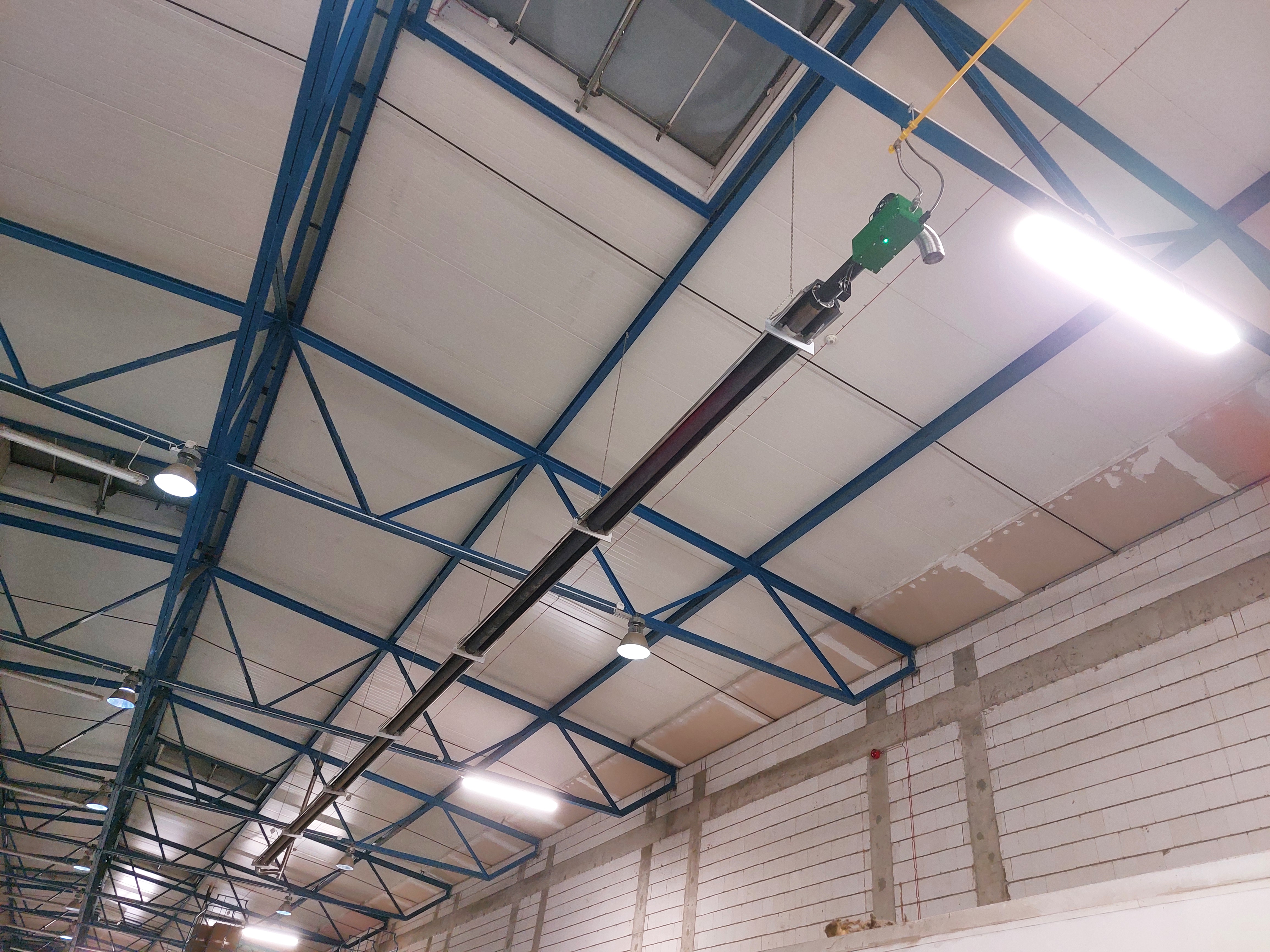 ogrzewanie hali promiennikiem rurowym o wysokiej skuteczności